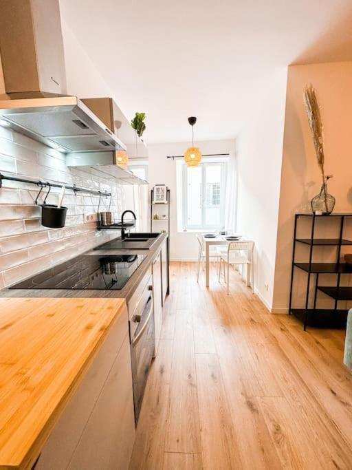 Nouveau ** Le Raffine Au Coeur De Guingamp ** Parking Eksteriør bilde