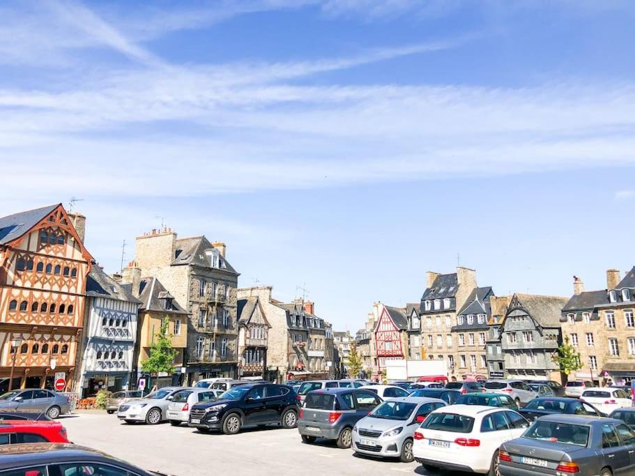 Nouveau ** Le Raffine Au Coeur De Guingamp ** Parking Eksteriør bilde