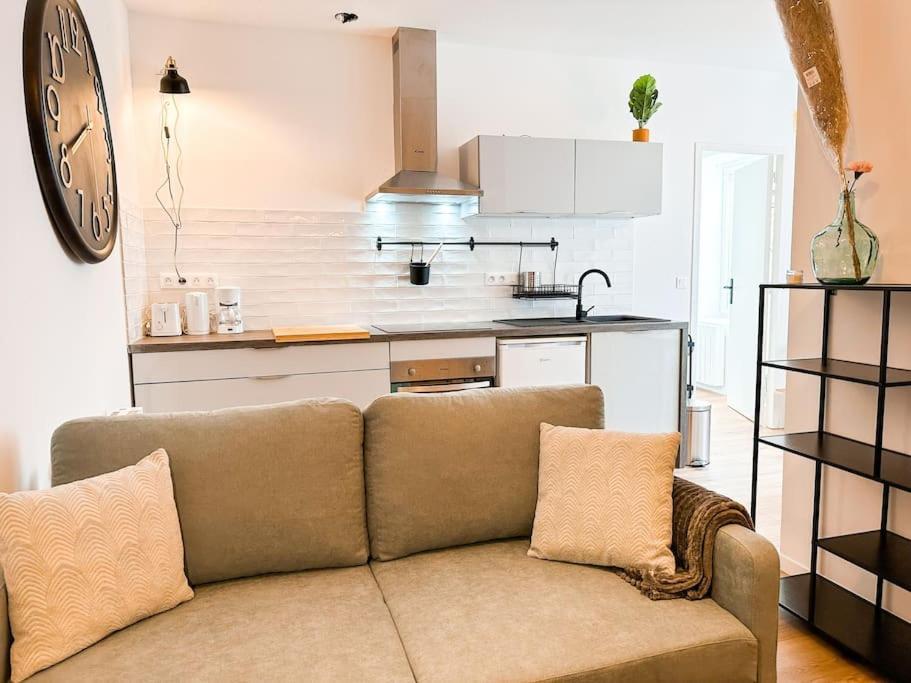 Nouveau ** Le Raffine Au Coeur De Guingamp ** Parking Eksteriør bilde